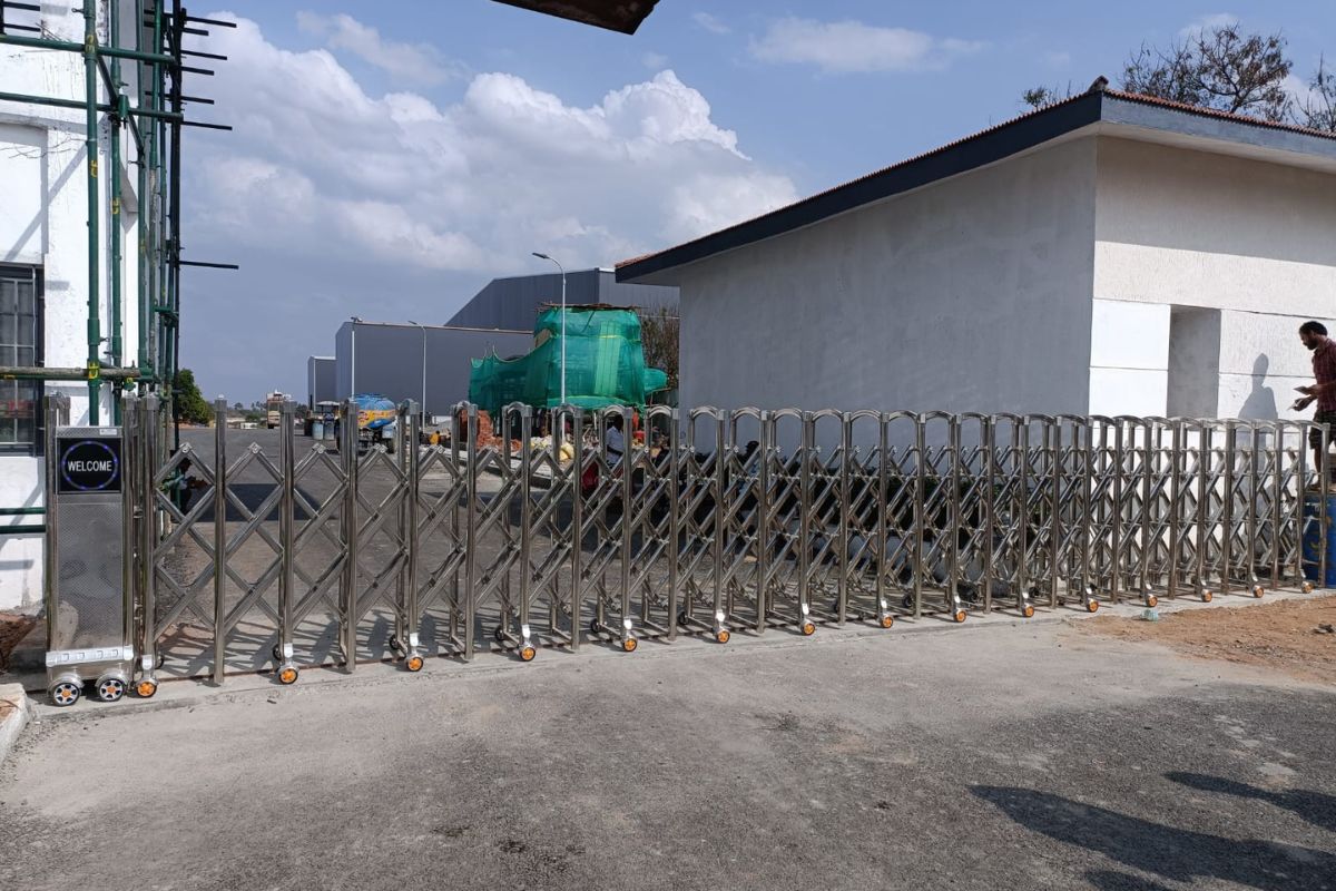 Folding-Gates-Manufacturer