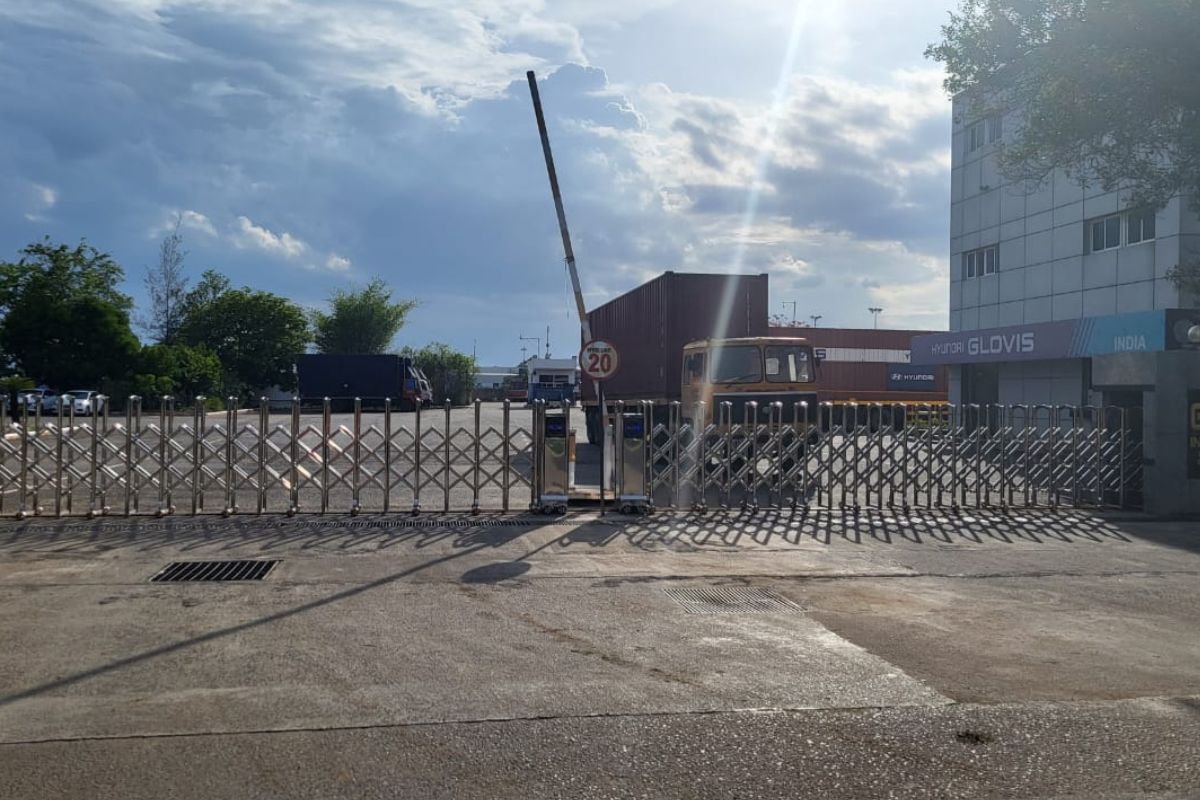 Retractable-Folding-Gates-Manufacturer